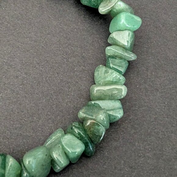 Shades of green stone chip bead bracelet - Picture 7 of 12
